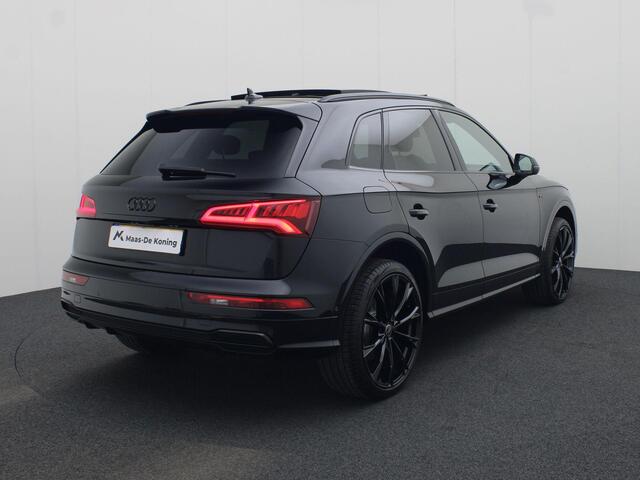 Audi Q5 2.0 TFSI/252PK quattro Sport S Line Black Edition · Panoramadak · Camera · Apple/Android Car Play · Head-up display · Stoelverwarming · Leder/Alcantara · 22"LM