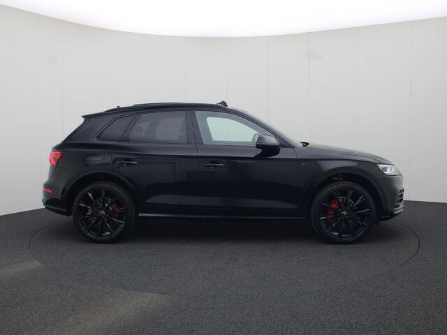 Audi Q5 2.0 TFSI/252PK quattro Sport S Line Black Edition · Panoramadak · Camera · Apple/Android Car Play · Head-up display · Stoelverwarming · Leder/Alcantara · 22"LM