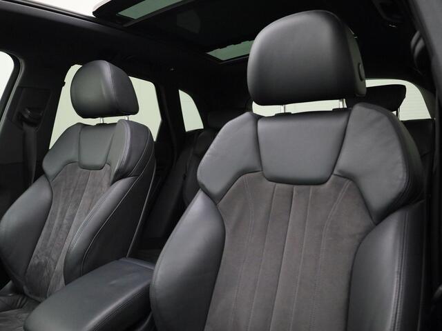 Audi Q5 2.0 TFSI/252PK quattro Sport S Line Black Edition · Panoramadak · Camera · Apple/Android Car Play · Head-up display · Stoelverwarming · Leder/Alcantara · 22"LM