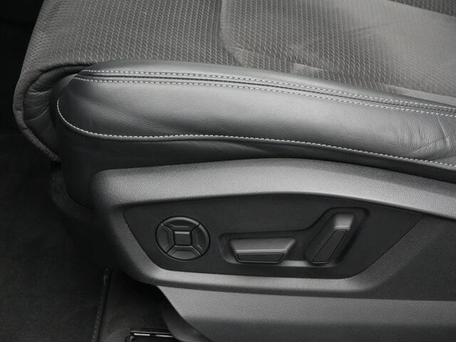 Audi Q7 55 TFSI e 381 pk Tiptronic quattro Pro Line S | Panoramadak | Trekhaak | Head-Up Display | Rondomzicht camera | Carbon spiegelkappen | Zwart optiekpakket plus | 21 inch