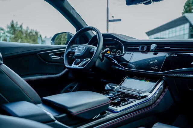 Audi Q8 55 TFSIe Pro Line S ABT | ABT Power S 465pk | ABT Aero | ABT GR23 Matt Racing Gold | Carbon exterieur pakket | Uitgebreid leder pakket | Panorama dak Rode stiksels | B&O premium | panorama dak | Matrix LED | massage | S-Sportstoelen