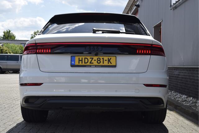 Audi Q8 55 TFSI e quattro S-line Virtual cockpit, Cruise, Stoelverwarming, Camera, Trekhaak, Luchtvering
