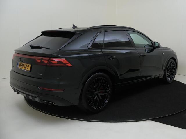 Audi Q8 55 TFSI e quattro Pro Line S Exclusive kleur Tiefgruen Pareleffect