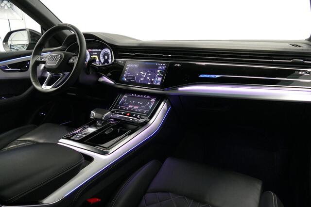 Audi Q8 55 TFSI e quattro Pro Line S / RSQ8 Diffuser / RSQ8 Grill / Maxton Design Bodykit V.2 / Panoramadak / RS Sportstoelen / Elektr. verstelbare voorstoelen + memory / Sport Luchtvering / Matrix LED / Ambienteverlichting plus / Apple Carplay - Android Auto / B