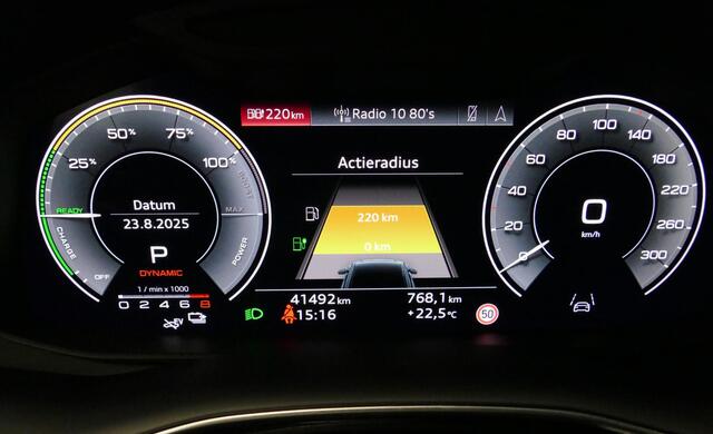 Audi Q8 55 TFSI e quattro Pro Line S / RSQ8 Diffuser / RSQ8 Grill / Maxton Design Bodykit V.2 / Panoramadak / RS Sportstoelen / Elektr. verstelbare voorstoelen + memory / Sport Luchtvering / Matrix LED / Ambienteverlichting plus / Apple Carplay - Android Auto / B