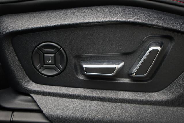 Audi Q8 60 TFSI e quattro Pro Line S Competition 490 PK| ACHTERAS BESTURING | RS-ZETELS MET STOELVERWARMING & VERKOELING | MASSAGE | ADAPTIVE | TREKHAAK | SFEERVERLICHTING | RED STITCHING |