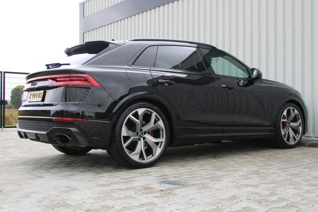 Audi Q8 4.0 TFSI RSQ8 quattro | Carbon in/exterieur | Keramische remmen | Bang & Olufsen | Stoelverwarming voor + achter | Stoelventilatie | Alcantara stuurwiel/hemel | 360° camera | Trekhaak |