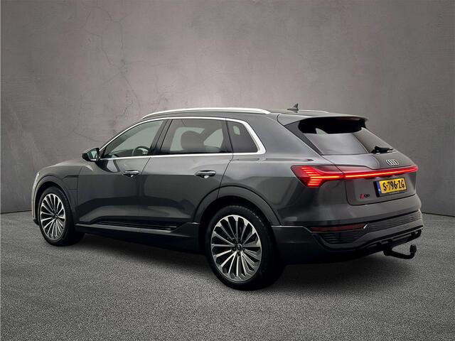 Audi Q8 e-tron 50 quattro S Edition 95 kWh 340 PK | Panoramadak | Head-Up | Comfortsleutel | 21-Inch | Matrix | Stoel/stuurverwarming | Ambient-Lightning |