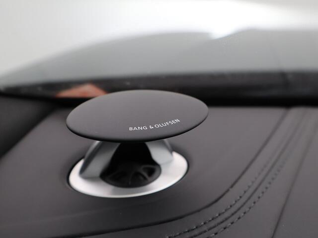 Audi Q8 55 TFSI 3.0 V6T 340 PK + B&O | NACHTZICHT | TV | TREKHAAK | STANDKACHEL | PANORAMA | HEAD-UP | 22 INCH