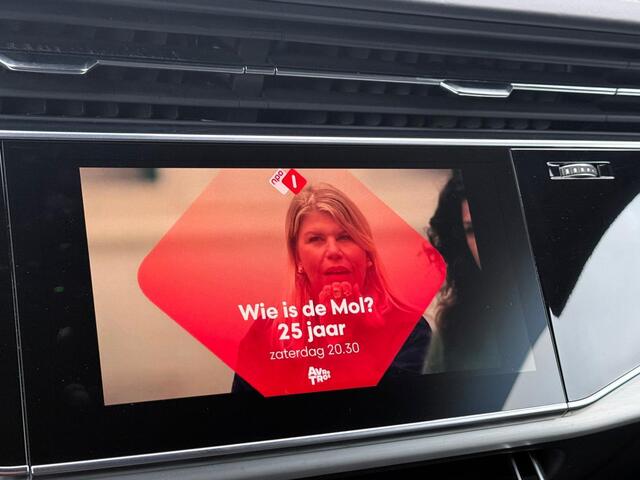 Audi Q8 55 TFSI 3.0 V6T 340 PK + B&O | NACHTZICHT | TV | TREKHAAK | STANDKACHEL | PANORAMA | HEAD-UP | 22 INCH