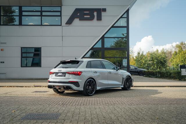 Audi RS3 Sportback ABT RS3-R 1/200 500pk Sportclassic Grau Porsche (Audi Exclusive) Carbon | Panorama dak | Forged velgen | RS Design pakket rood | B&O | Matrix LED