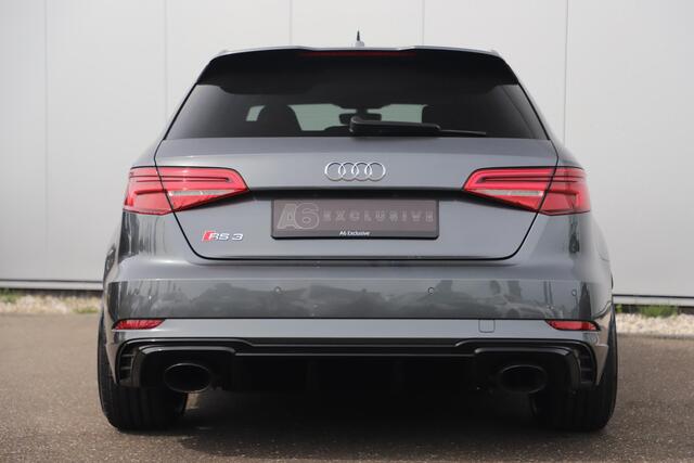 Audi RS3 Sportback 2.5 TFSI RS 3 quattro 400PK Automaat Geen Schadeverleden! Black Optic Virtual RS Sportstoelen RS Sport Uitlaat Bang and Olufsen LED Matrix 19 inch LMV Navigatie Clima Stoelverwarming Cruise Parkeersensors Keyless Entry Carbon Inleg
