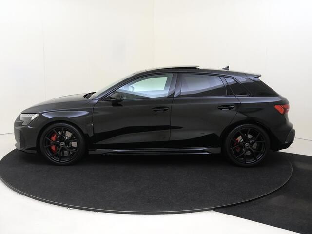 Audi RS3 2.5 TFSI quattro | Panoramadak | RS-schaalstoelen | Head-op display | RS-sportuitlaat | SONOS audio | Parkeerassistent | Dodehoek detectie |