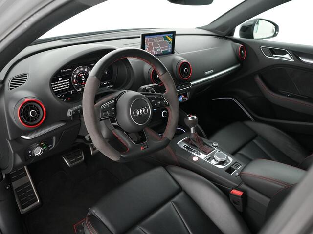 Audi RS3 Limousine 2.5 460pk TFSI quattro |APR stage 1|APR carbon air intake|Akrapovic|RS-stoelen|Bang&Olufsen|digital cockpit|Apple Carplay|Matrix-LED|blind spot|