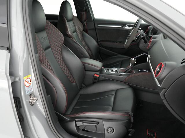 Audi RS3 Limousine 2.5 460pk TFSI quattro |APR stage 1|APR carbon air intake|Akrapovic|RS-stoelen|Bang&Olufsen|digital cockpit|Apple Carplay|Matrix-LED|blind spot|