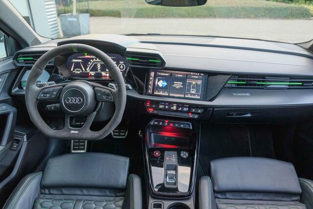 Audi RS3 Sportback 2.5 TFSI 400PK Quattro Hulk Panoramadak *BTW* Keramisch VOL! Massage B&O audio RS Dynamic