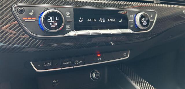 Audi RS4 2.9 TFSI Quattro l Carbon Interieur & Exterieur l Keramisch l RS Stoelen l B&O l Dynamic Pakket