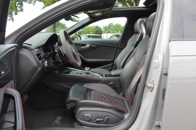 Audi RS4 Avant 2.9 TFSI quattro / Full option / Keramisch / Panoramadak / 360Camera / Carbon / Head-up / Sportuitlaat / 20'' / Luxe Leder / Dodehoek / Virtual Cockpit / Stoelmassage / B&O