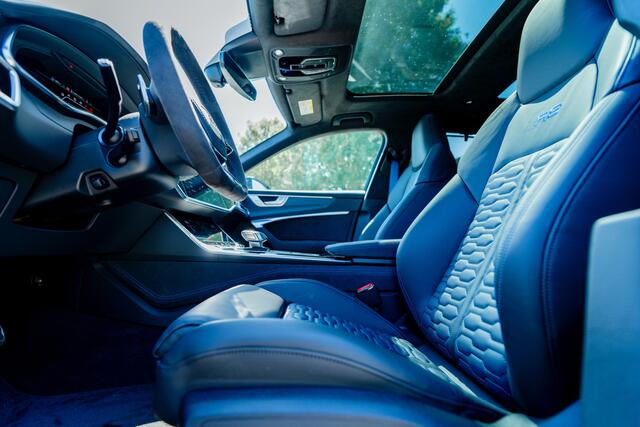 Audi RS6 Avant 4.0 TFSI quattro performance | B&O Advanced 3D | Dynamic plus incl. keramische remmen | RS design pakket blauw plus | Alcantara hemel | blauw carbon interieur | DRC | | Assistentiepakket plus | Panoramadak