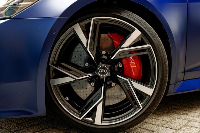 Audi RS6 Avant TFSI quattro Full Option in de bijzondere kleur Frozen Blue