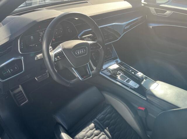 Audi RS6 Avant TFSI quattro / Trekhaak / Panoramadak / Keramisch / 360Camera / Head-up / Softclose / Standverwarming / B&O / Volleder / 22'' / Apple CarPlay / Achterasbesturing / Luchtvering / Dodehoek / DAB / ACC / St