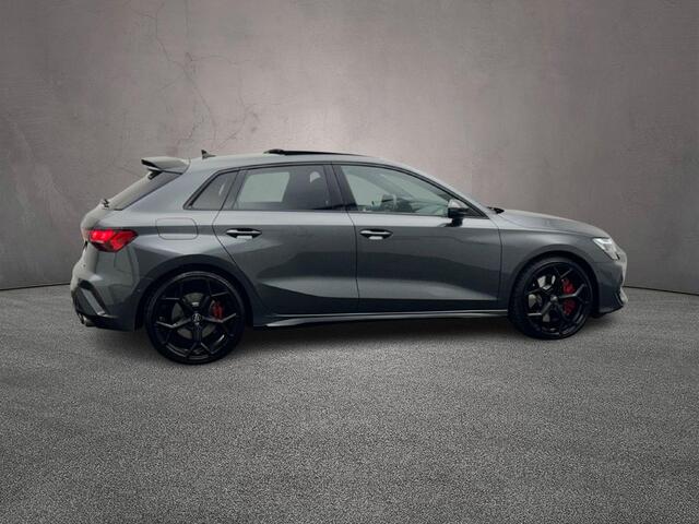 Audi S3 SPORTBACK 2.0 TFSI quattro 333PK | Akrapovic | Pano | Headup | Camera | Carbon spoiler | MMI plus | Sonos |