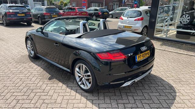 Audi TT Roadster 2.0 TFSI quattro Pro Line + S-tronic automaat 300pk quattro uitvoering. Alcantara bekleding, virtual cockpit