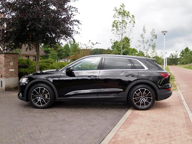 Audi e-tron 55 quattro edition 95 kWh | NL-Auto | Trekhaak | Parkeersensoren | DAB |