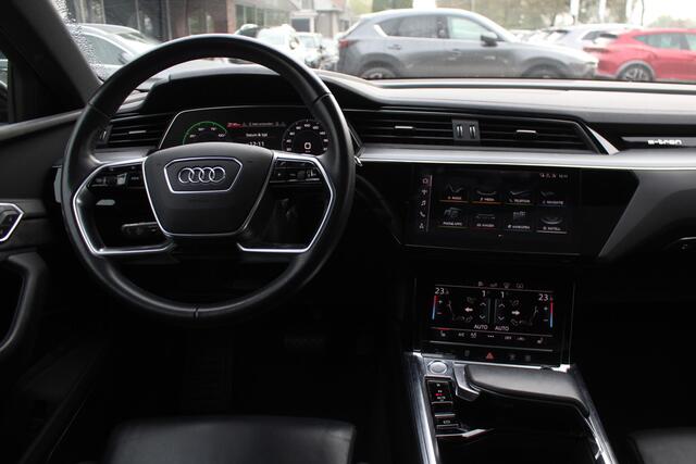 Audi e-tron e-tron 55 quattro advanced Pro Line Plus 95 kWh / Panoramadak / Camera / Head-up / 20'' / Luchtvering / B&O / Softclose / Keyless / DAB / Sportstoelen / Stoelverwarming / ACC