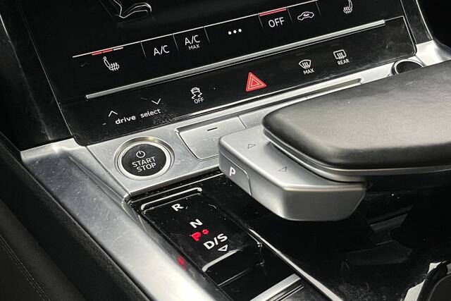 Audi e-tron 50 quattro Black edition | Blackpack | Panoramadak | 1e eigenaar |