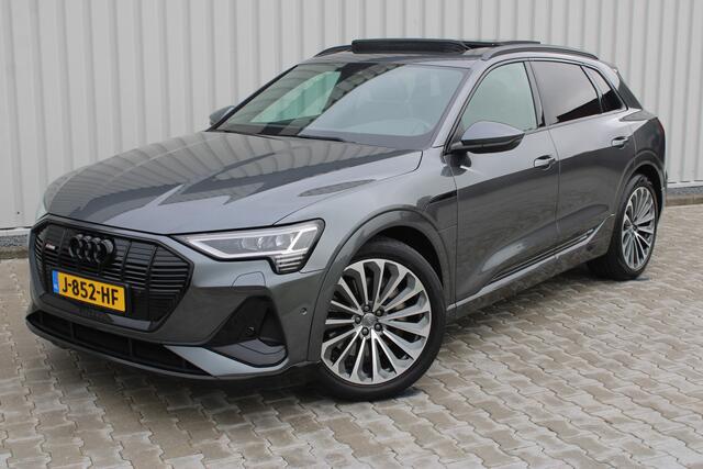 Audi e-tron 55 quattro S-line 95 kWh | Incl. 12 maanden garantie | Schuif/kantel dak | Trekhaak | Adaptieve cruise control | Climate control | Stoelverwarming | Parkeercamera | Memory seat |