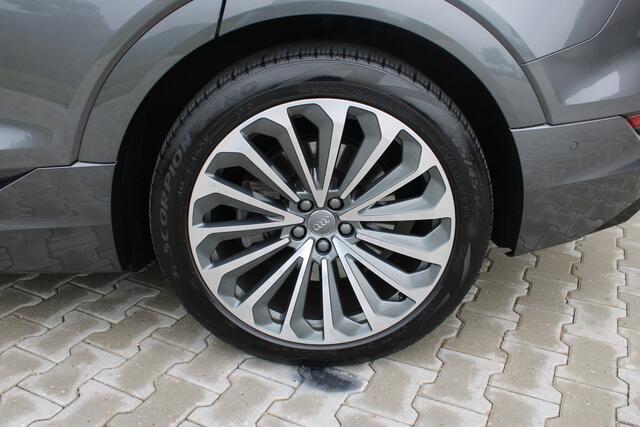 Audi e-tron 55 quattro S-line 95 kWh | Incl. 12 maanden garantie | Schuif/kantel dak | Trekhaak | Adaptieve cruise control | Climate control | Stoelverwarming | Parkeercamera | Memory seat |