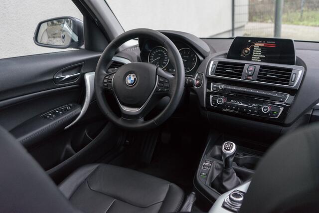 BMW 1-SERIE 120i M Sport / Touch Navigatie/ Cruise Control/ Schuif-/kanteldak/ 130kW (177PK)