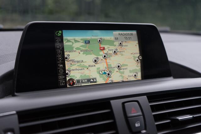 BMW 1-SERIE 120i M Sport / Touch Navigatie/ Cruise Control/ Schuif-/kanteldak/ 130kW (177PK)