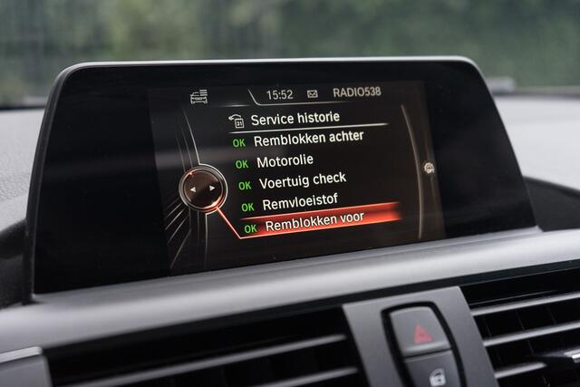 BMW 1-SERIE 120i M Sport / Touch Navigatie/ Cruise Control/ Schuif-/kanteldak/ 130kW (177PK)