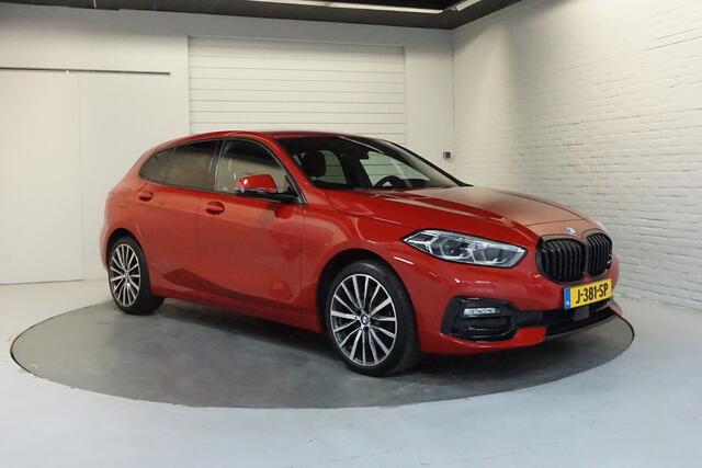 BMW 1-SERIE 118i Apple Carplay | Half Leder | Sportline | Live Cockpit