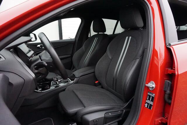BMW 1-SERIE 118i Apple Carplay | Half Leder | Sportline | Live Cockpit