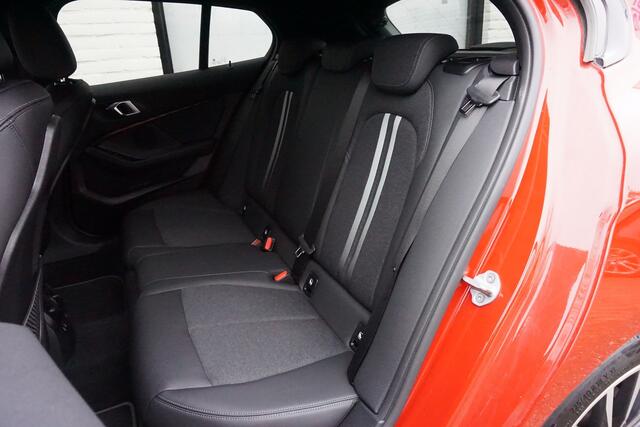 BMW 1-SERIE 118i Apple Carplay | Half Leder | Sportline | Live Cockpit