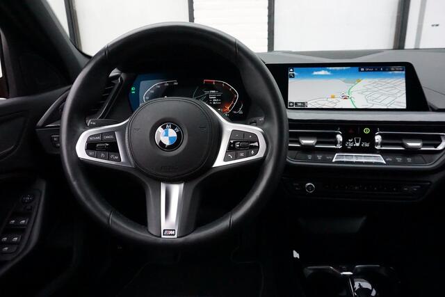 BMW 1-SERIE 118i Apple Carplay | Half Leder | Sportline | Live Cockpit