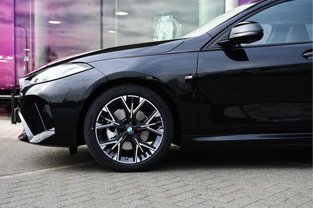 BMW 1-SERIE 120 M Sport Automaat / Sportstoelen / M Adaptief onderstel / Parking Assistant / Harman-Kardon / Stuurverwarming