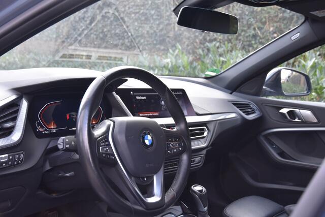 BMW 1-SERIE 118i High Executive | SPORTLEDER | TREKHAAK | STOEL/STUUR VERW