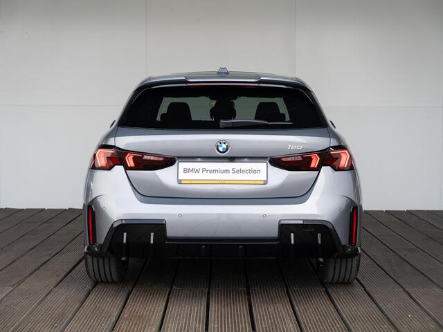 BMW 1-SERIE 120 | M Sportpakket Pro | Comfort Access | Panoramadak | Harman-Kardon | Verwarmd Stuurwiel | 18''