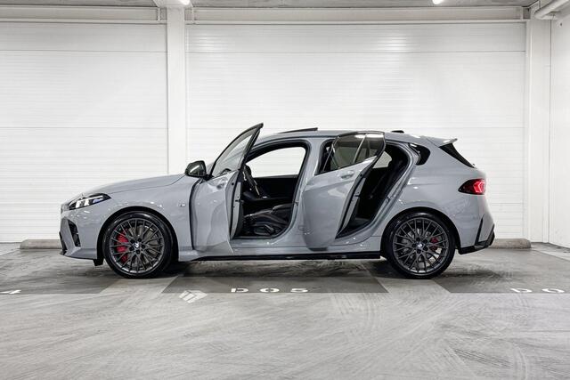 BMW 1-SERIE 120 | M-Sport Pro | Premium Pack | Driving Assistant | Harman/Kardon | Panoramadak | Comfort Access