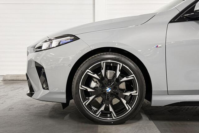 BMW 1-SERIE 120 | M-Sport | Premium Pack | Driving Assistant | Harman/Kardon | Panoramadak | Comfort Access