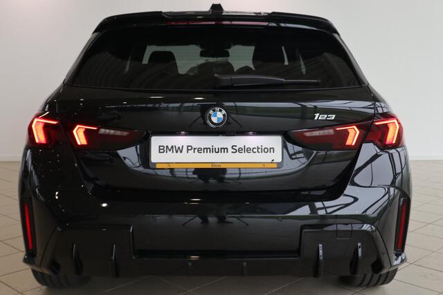 BMW 1-SERIE 5-deurs 123 xDrive | M Sportpakket Pro | Premium Pack