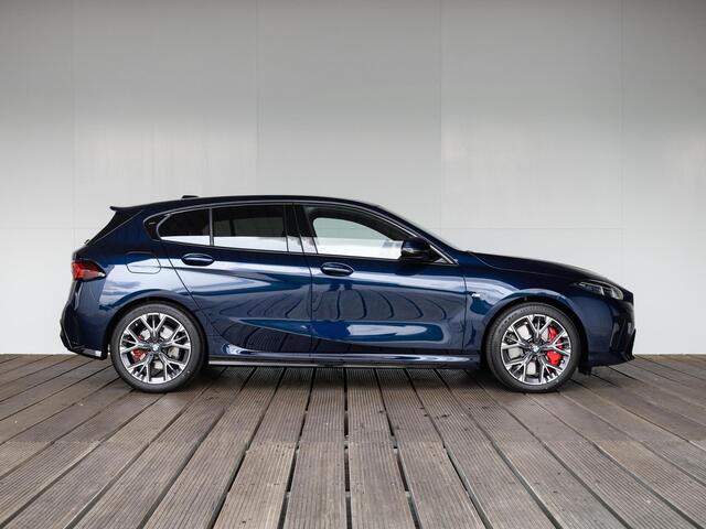 BMW 1-SERIE 120 | M Sportpakket Pro | Premium Pack | Verwarmd Stuurwiel | Comfort Access | Achteruitrijcamera | Stoelverwarming | Harman-Kardon