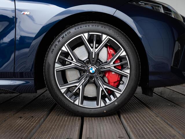 BMW 1-SERIE 120 | M Sportpakket Pro | Premium Pack | Verwarmd Stuurwiel | Comfort Access | Achteruitrijcamera | Stoelverwarming | Harman-Kardon