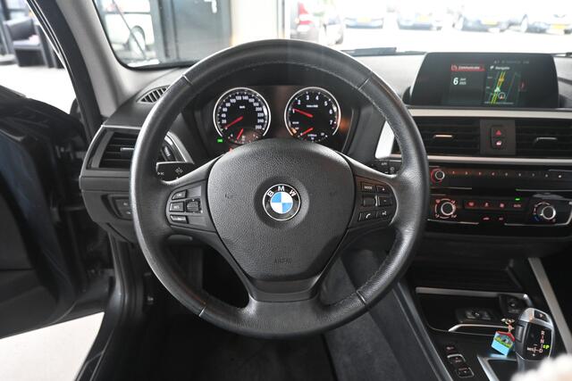 BMW 1-SERIE 118i Corporate Lease Automaat Clima Navigatie Rijklaarprijs Inruil Mogelijk!