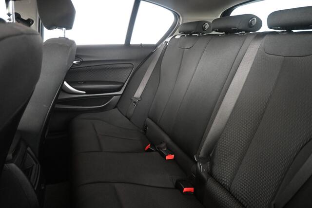 BMW 1-SERIE 118i Corporate Lease Automaat Clima Navigatie Rijklaarprijs Inruil Mogelijk!