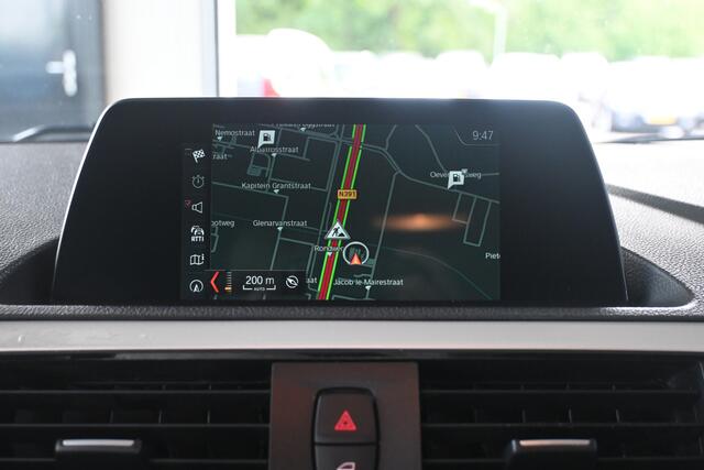 BMW 1-SERIE 118i Corporate Lease Automaat Clima Navigatie Rijklaarprijs Inruil Mogelijk!